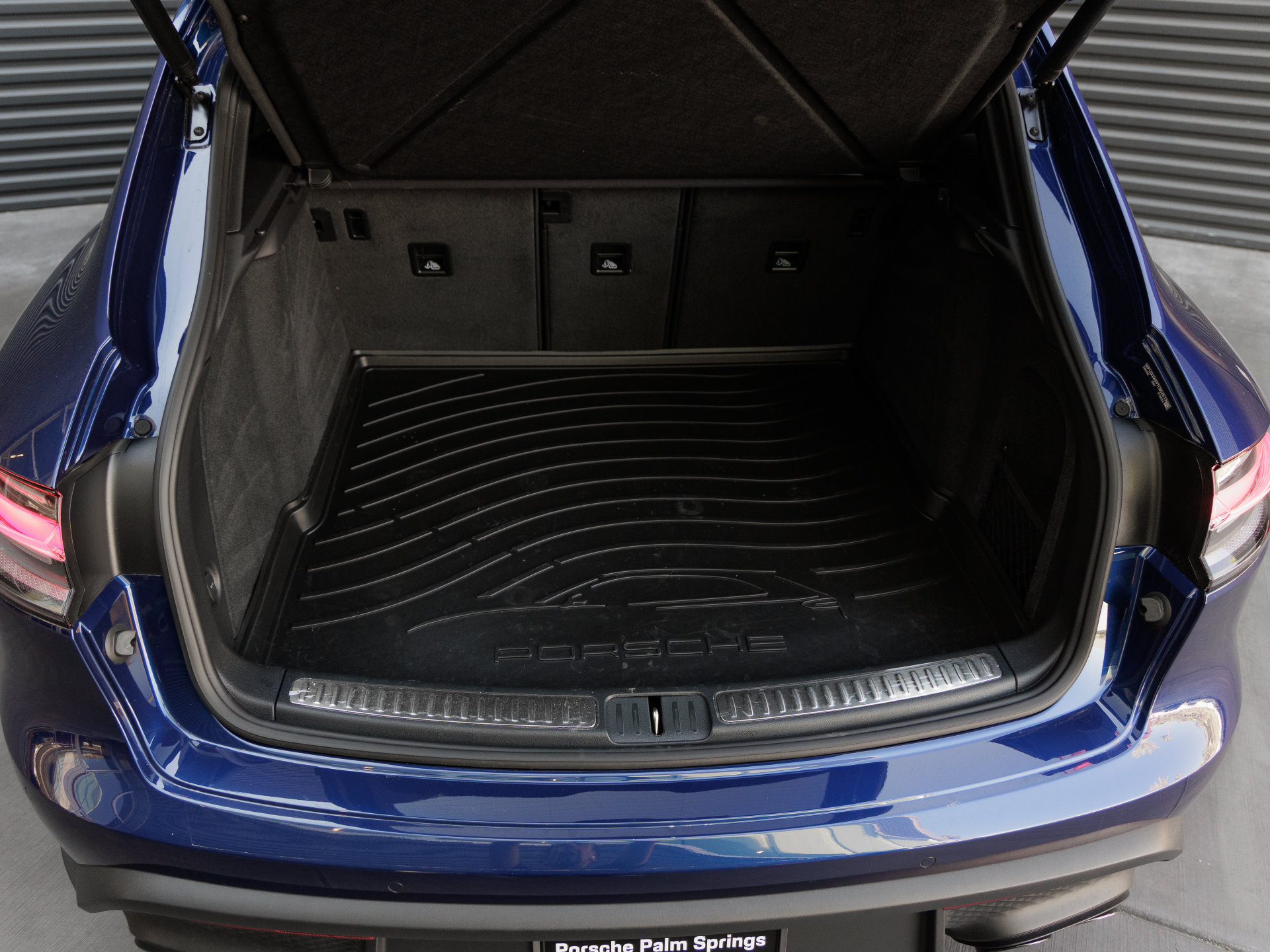 Certified 2026 Porsche Macan AWD/4WD image 26