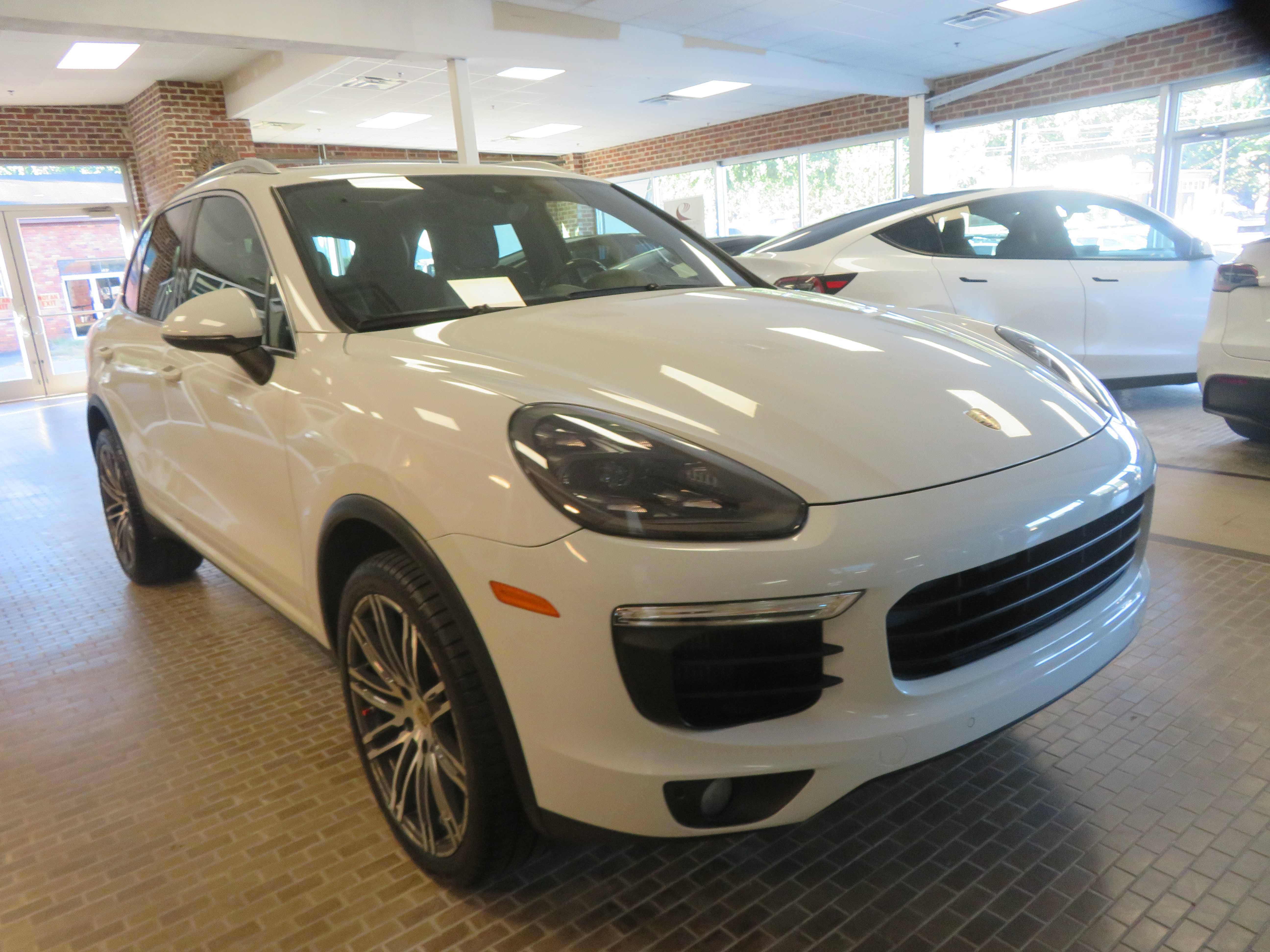 Used 2015 Porsche Cayenne S AWD/4WD image 3