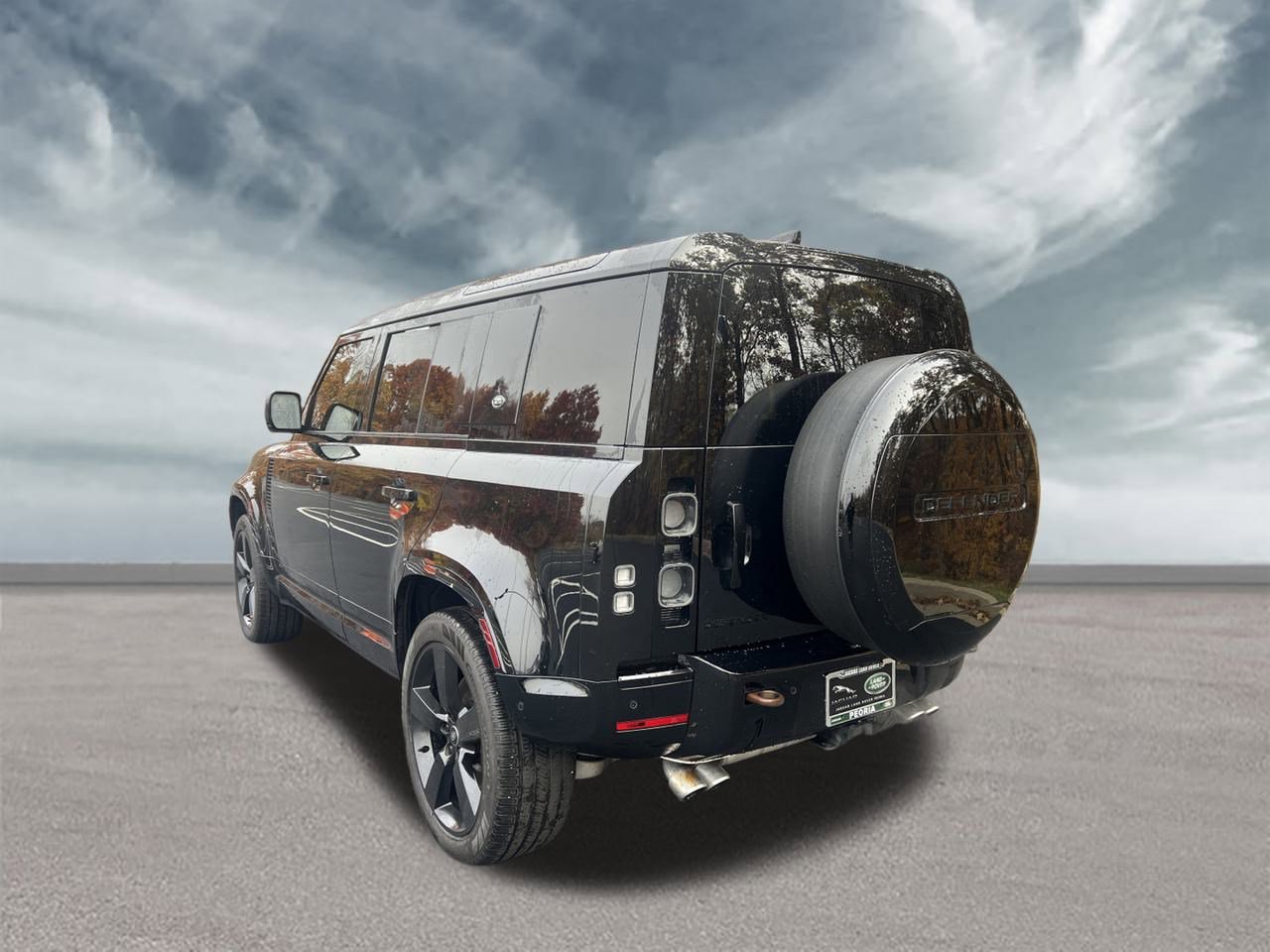 Used 2024 Land Rover Defender 110 V8 image 3