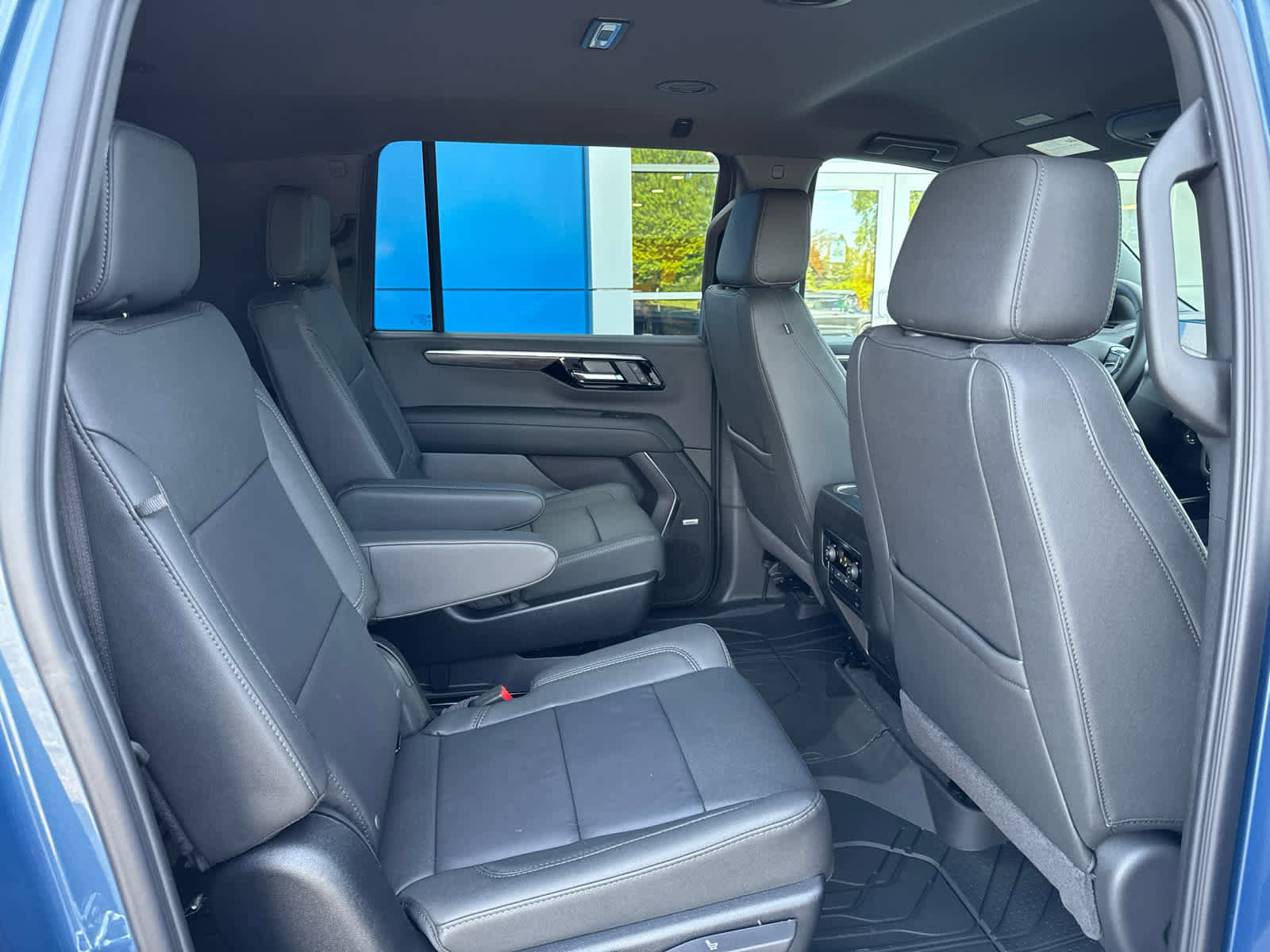 New 2026 Chevrolet Suburban LT w/ Comfort Package AWD/4WD image 5