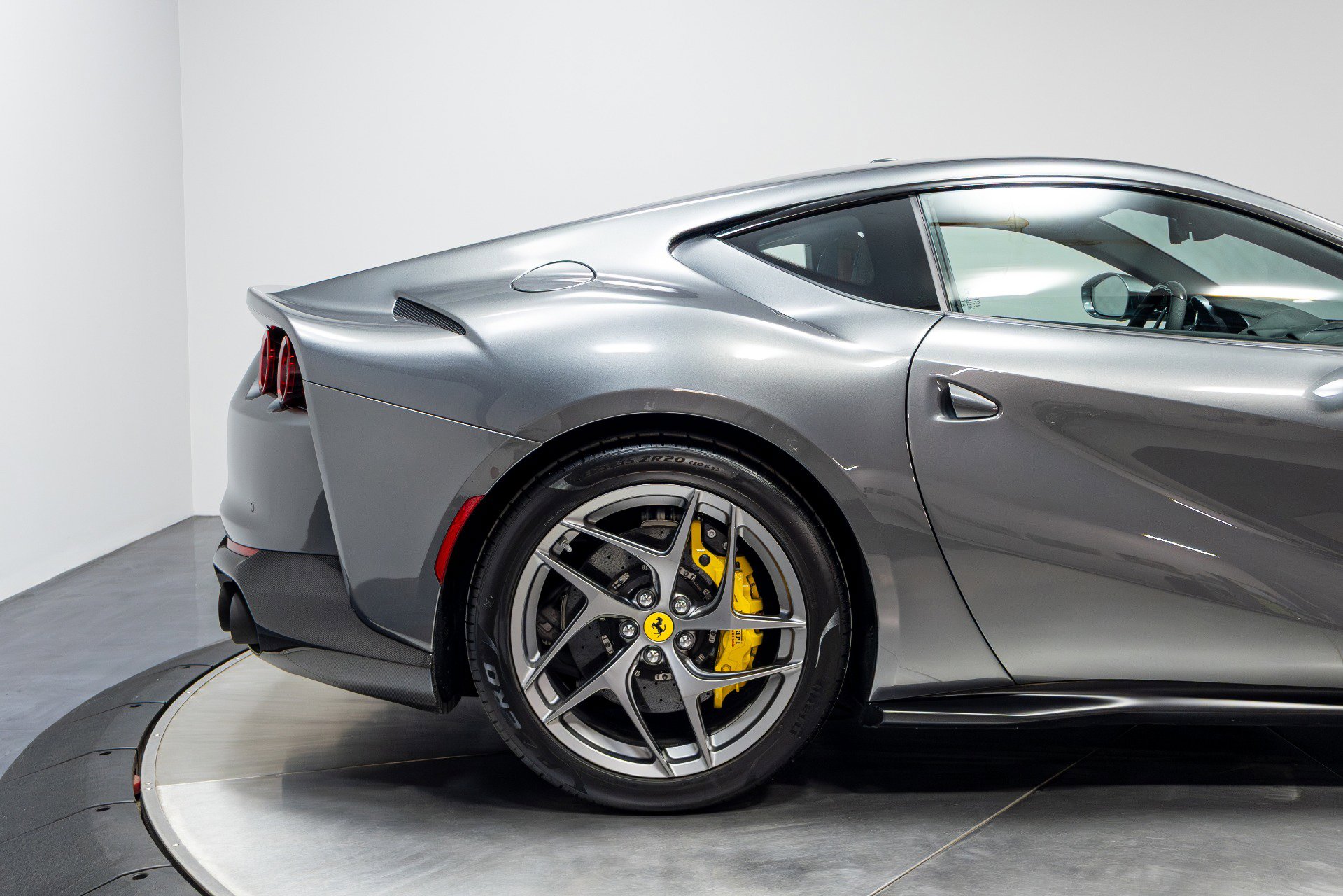 Used 2020 Ferrari 812 Superfast RWD image 18