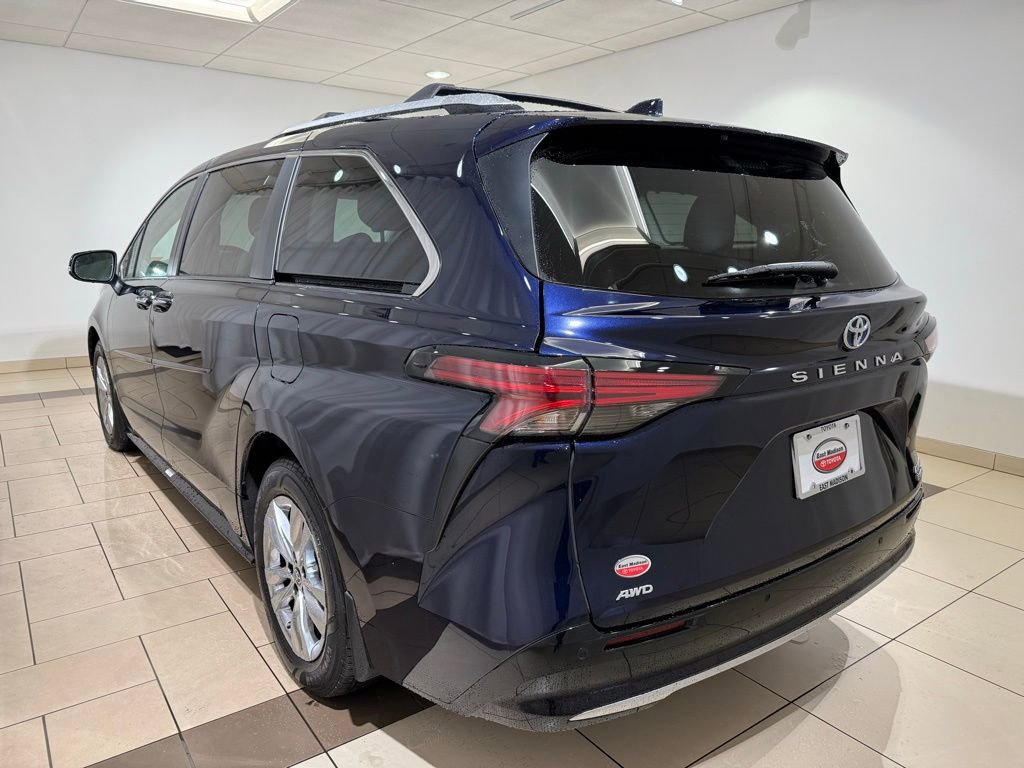 Certified 2024 Toyota Sienna Limited image 3