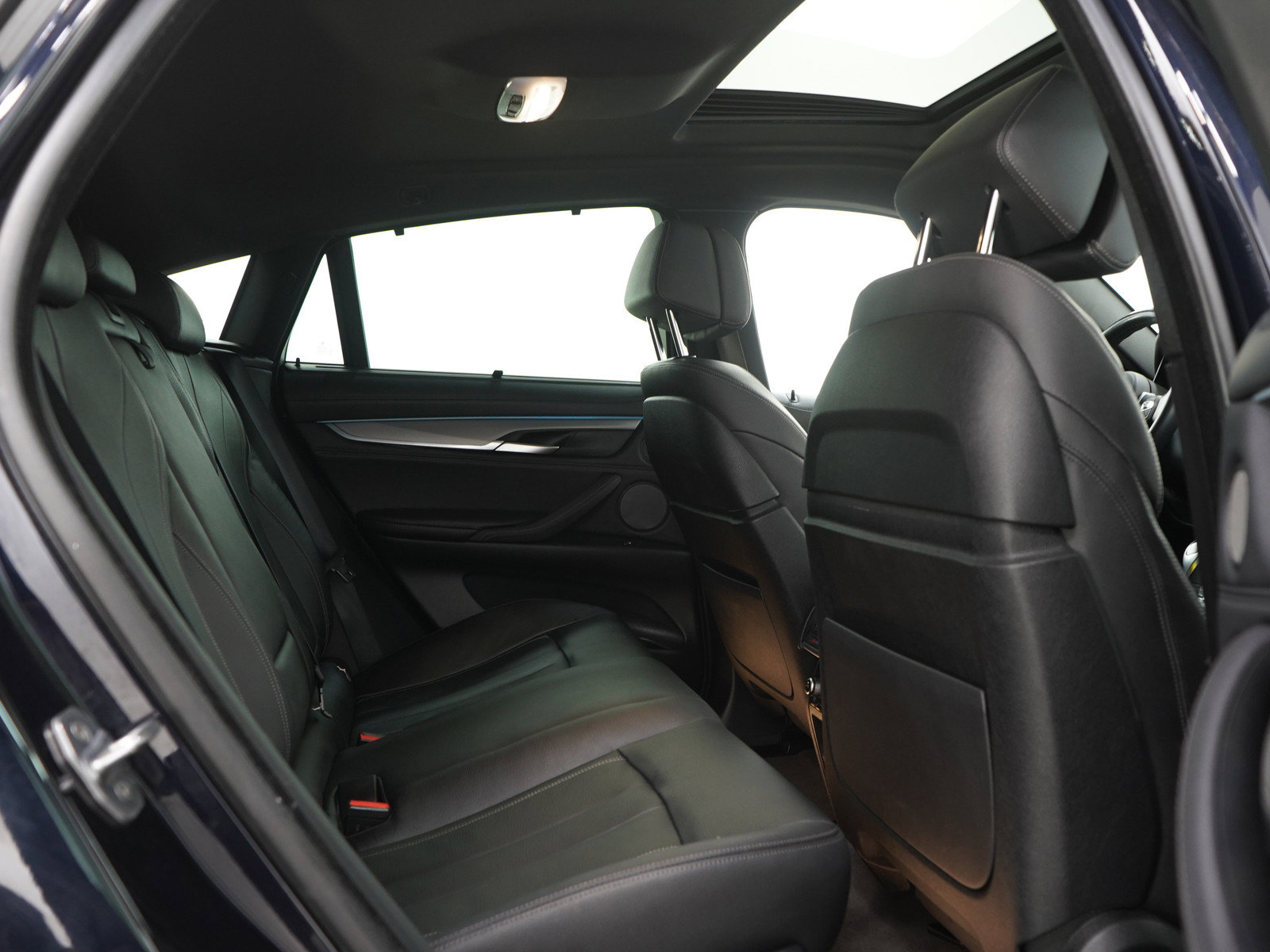 Used 2019 BMW X6 xDrive50i w/ M Sport Package AWD/4WD image 13