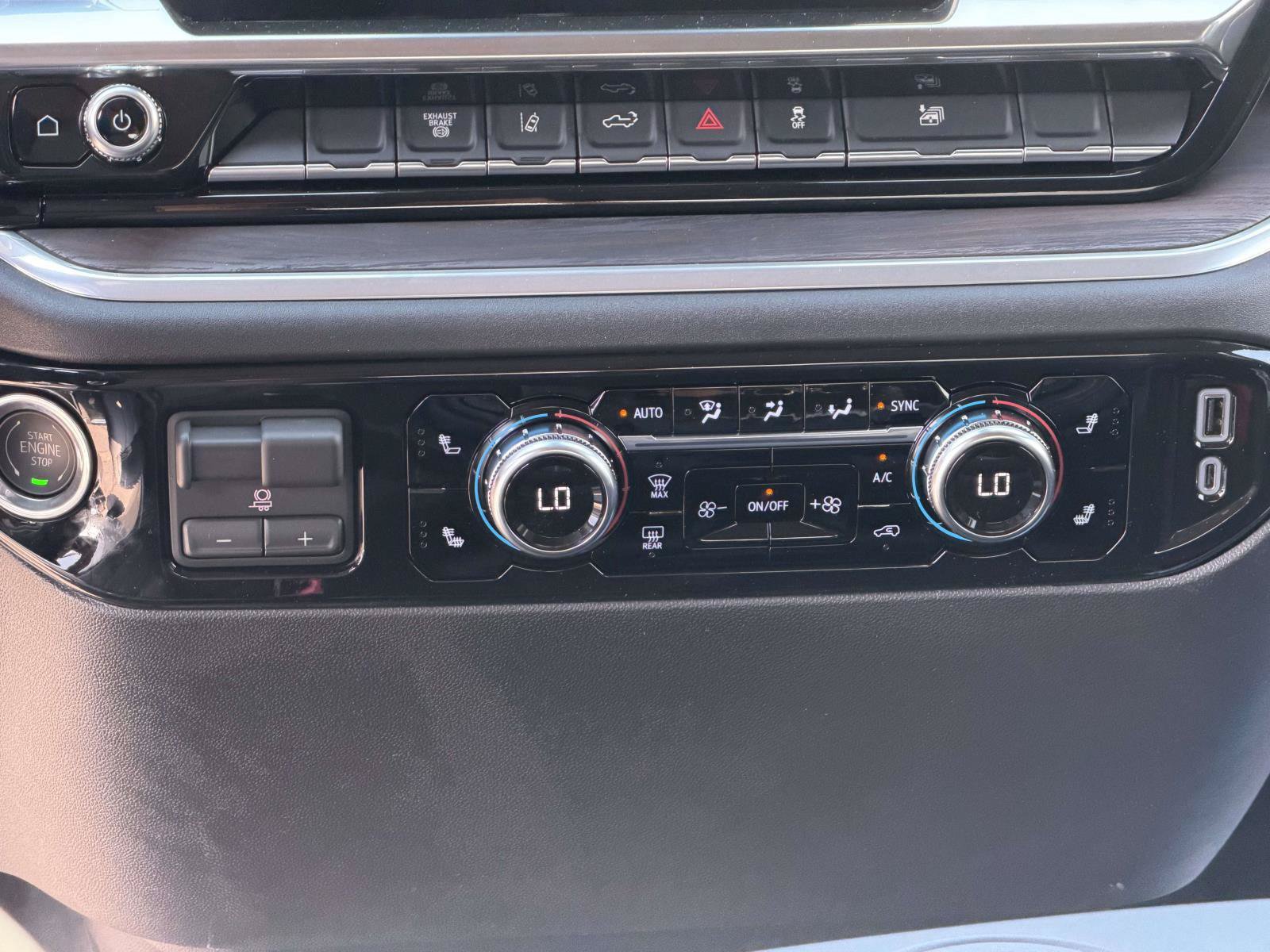 New 2026 GMC Sierra 2500 SLT w/ Max Trailering Package AWD/4WD image 11