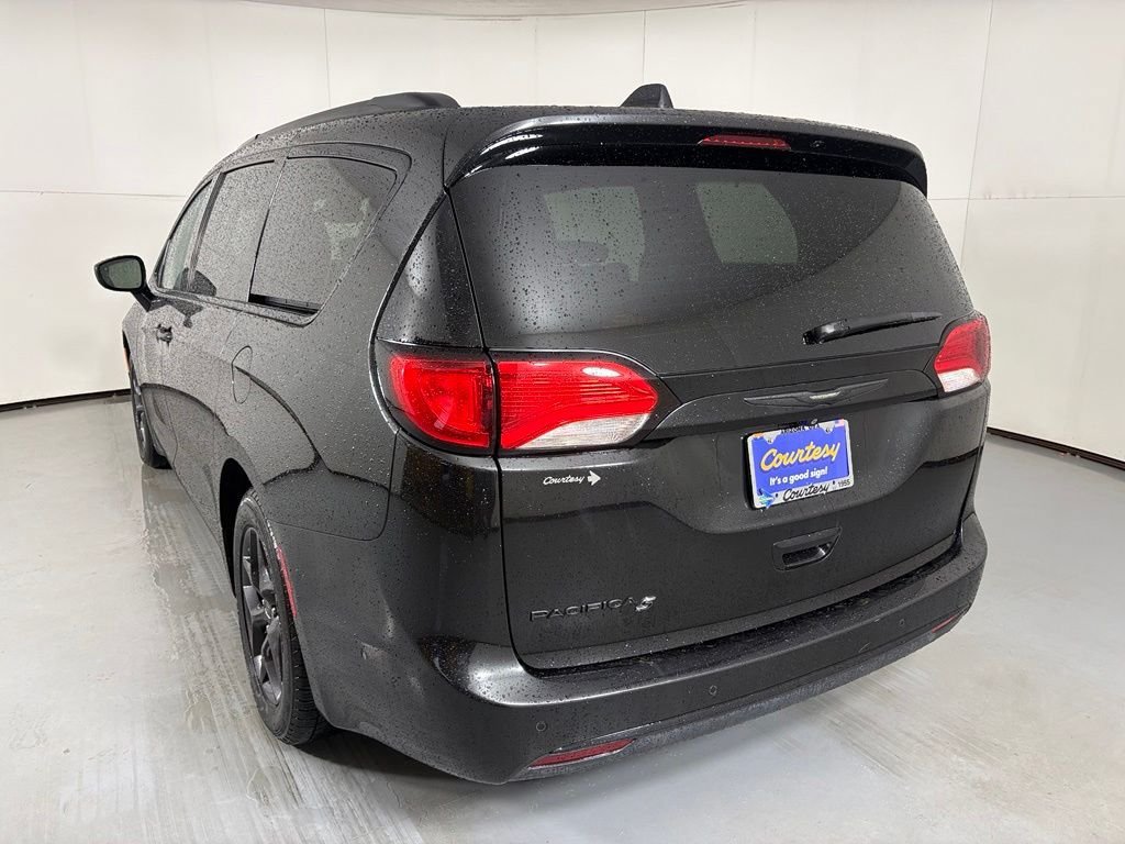 Used 2020 Chrysler Pacifica Touring-L Plus FWD image 6