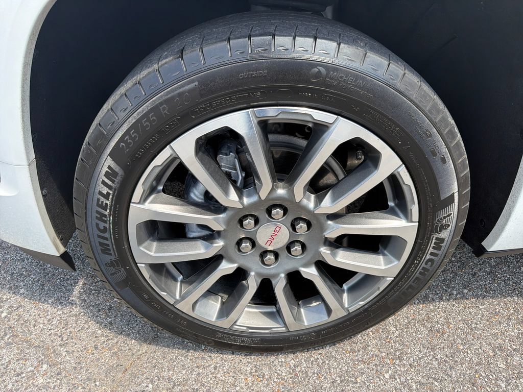 Used 2021 GMC Acadia Denali w/ Denali Technology Package FWD image 14