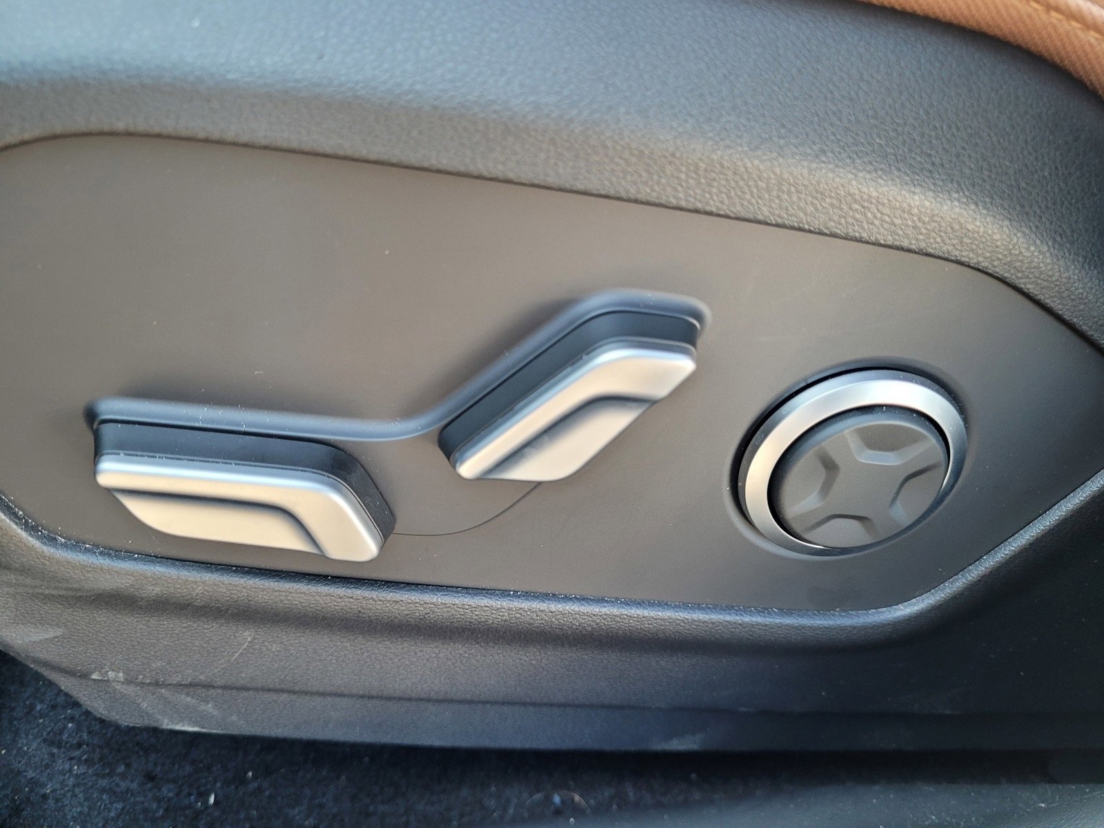 Used 2025 Hyundai Santa Fe Limited image 15