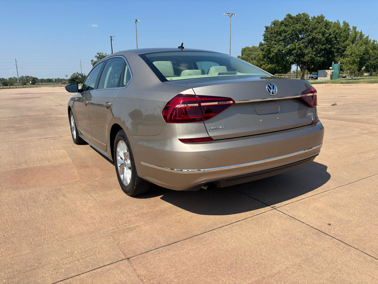 Used 2017 Volkswagen Passat 1.8T S image 6