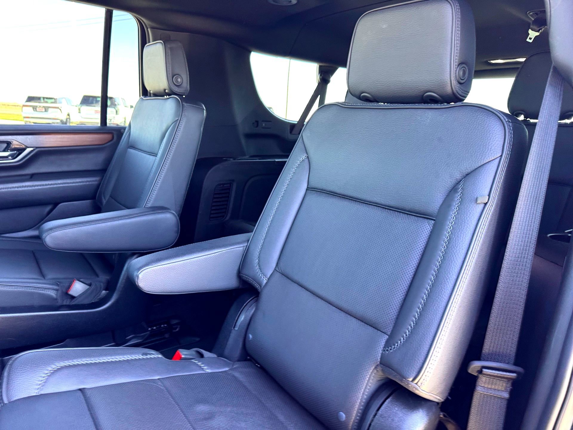 Used 2025 GMC Yukon XL Denali image 19