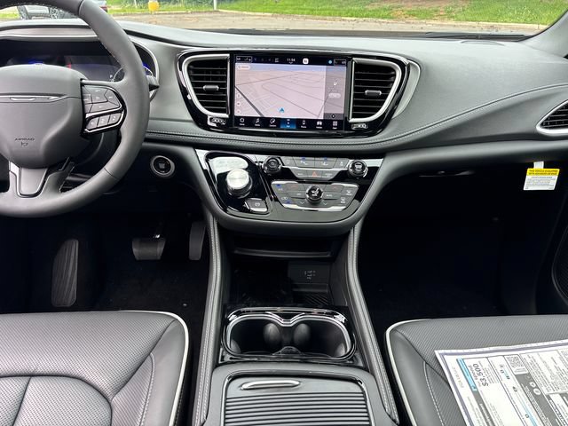 New 2027 Chrysler Pacifica Limited AWD/4WD image 12