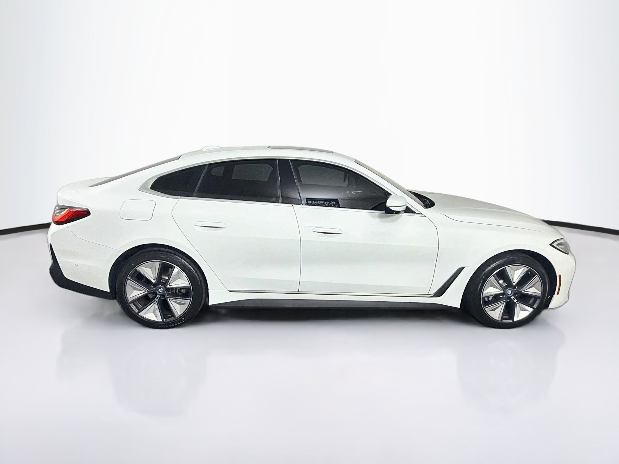 Used 2024 BMW i4 eDrive35 w/ Premium Package RWD image 10