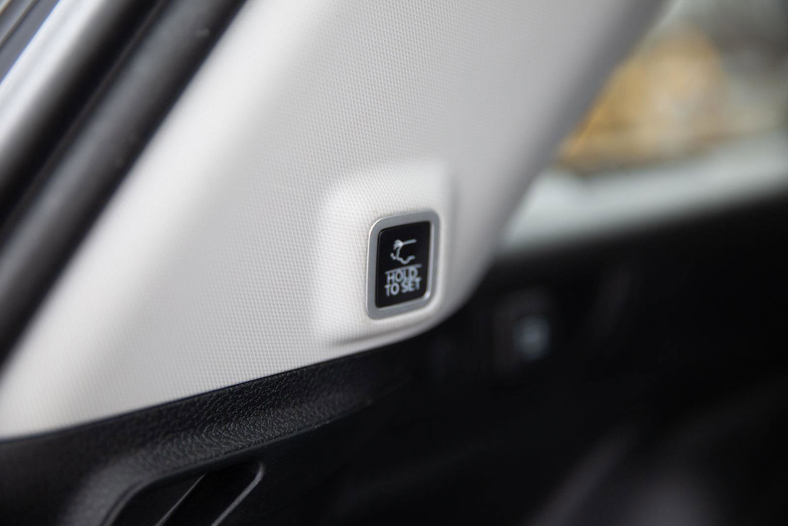 Used 2024 Jeep Grand Cherokee Limited w/ Black Appearance Package image 25