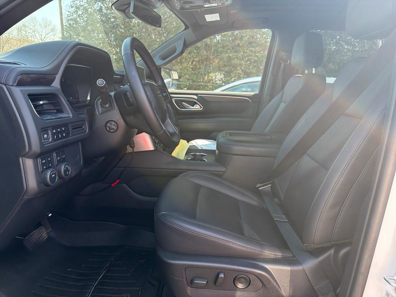 Used 2024 Chevrolet Tahoe Z71 w/ Luxury Package AWD/4WD image 17