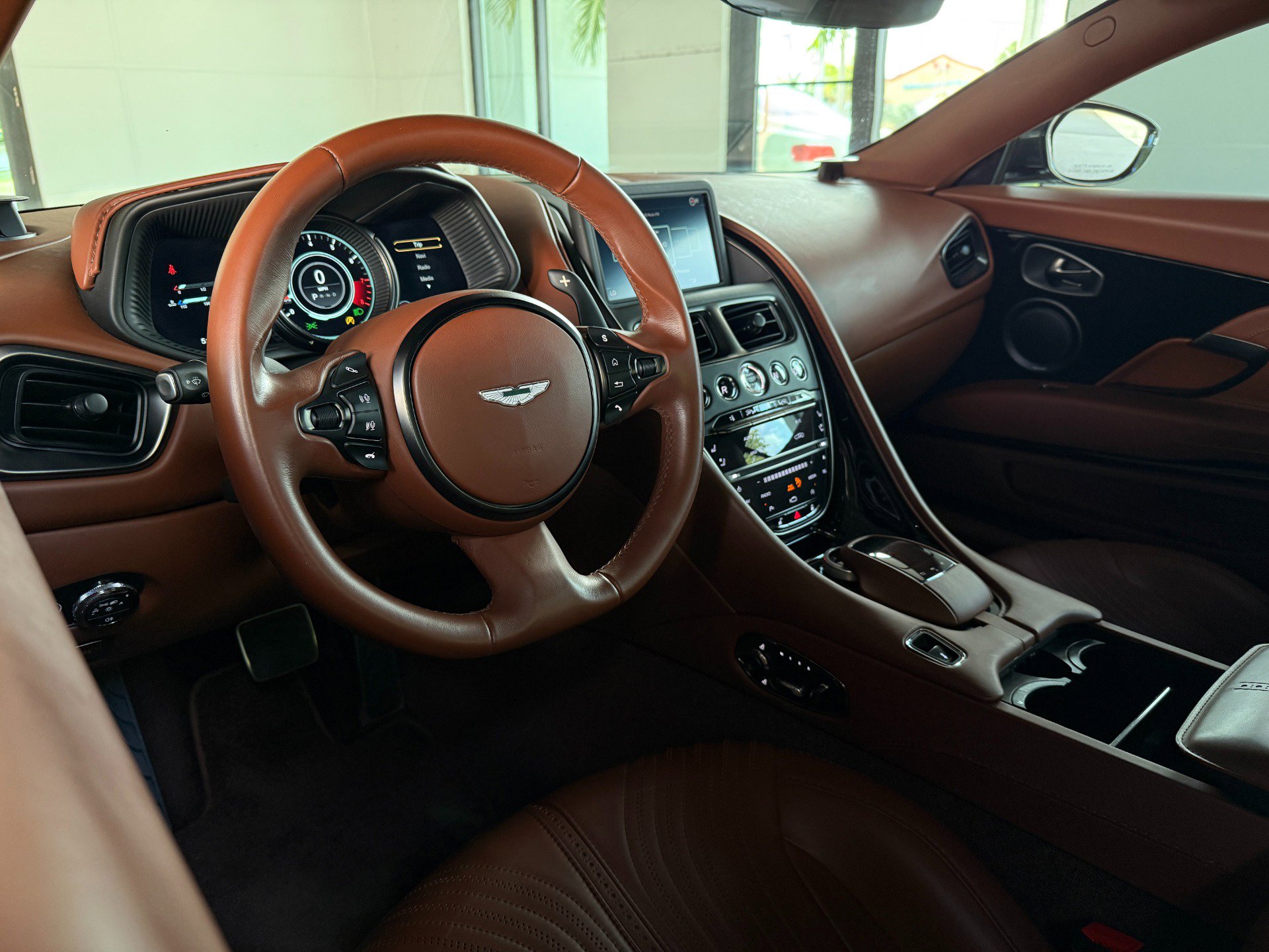 Used 2018 Aston Martin DB11 V12 RWD image 31