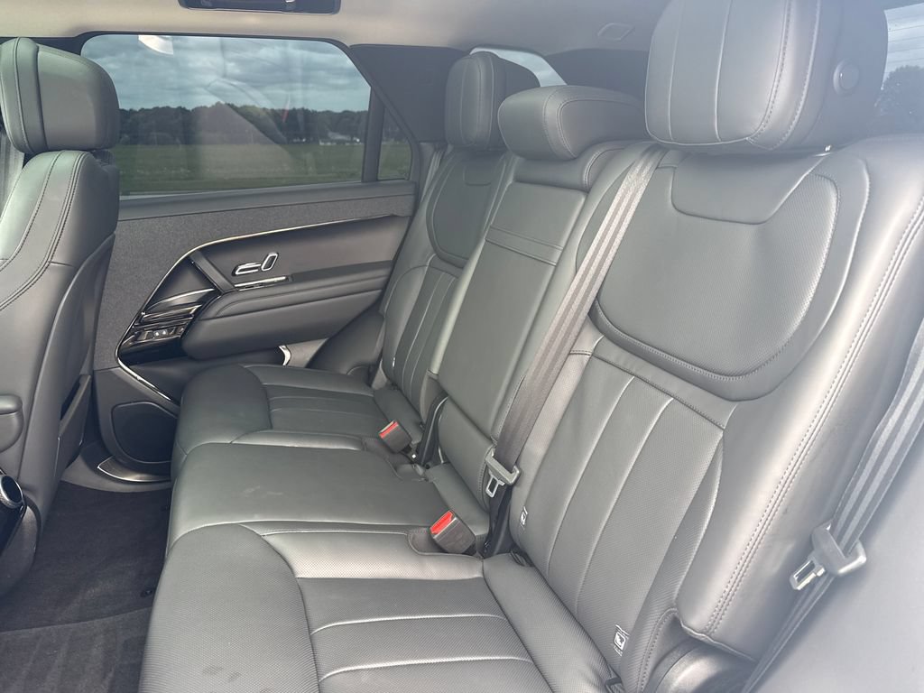 Used 2024 Land Rover Range Rover Sport SE AWD/4WD image 13
