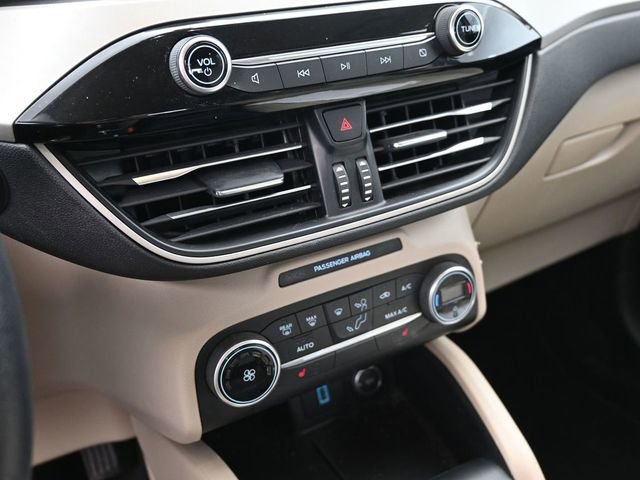 Used 2020 Ford Escape SE image 33