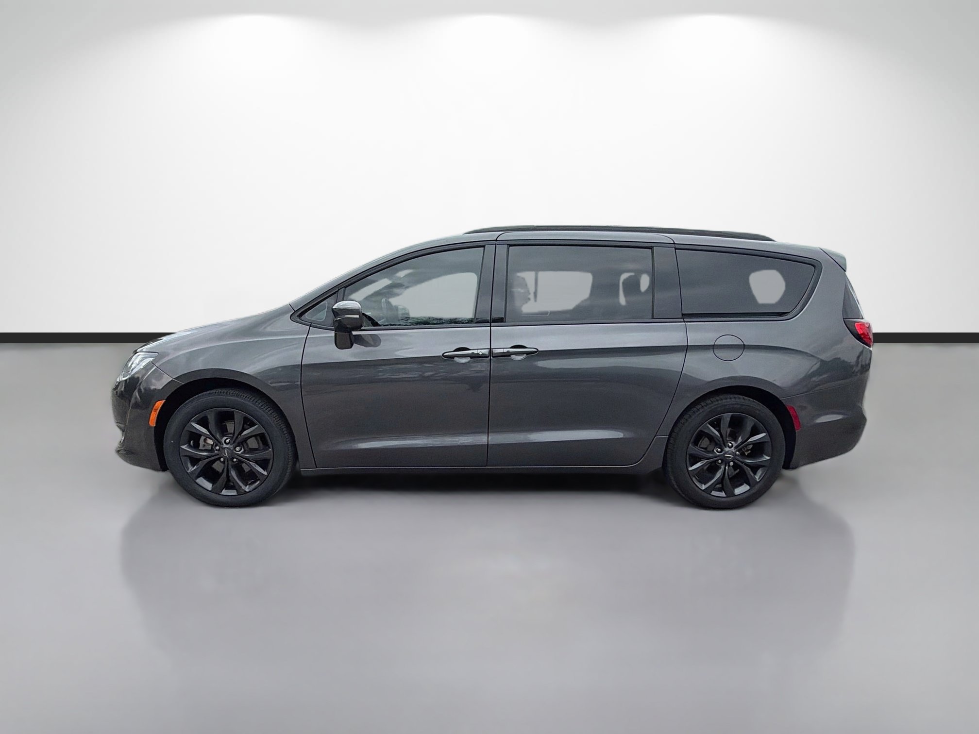 Used 2019 Chrysler Pacifica Limited w/ Advanced Safetytec Group FWD image 6