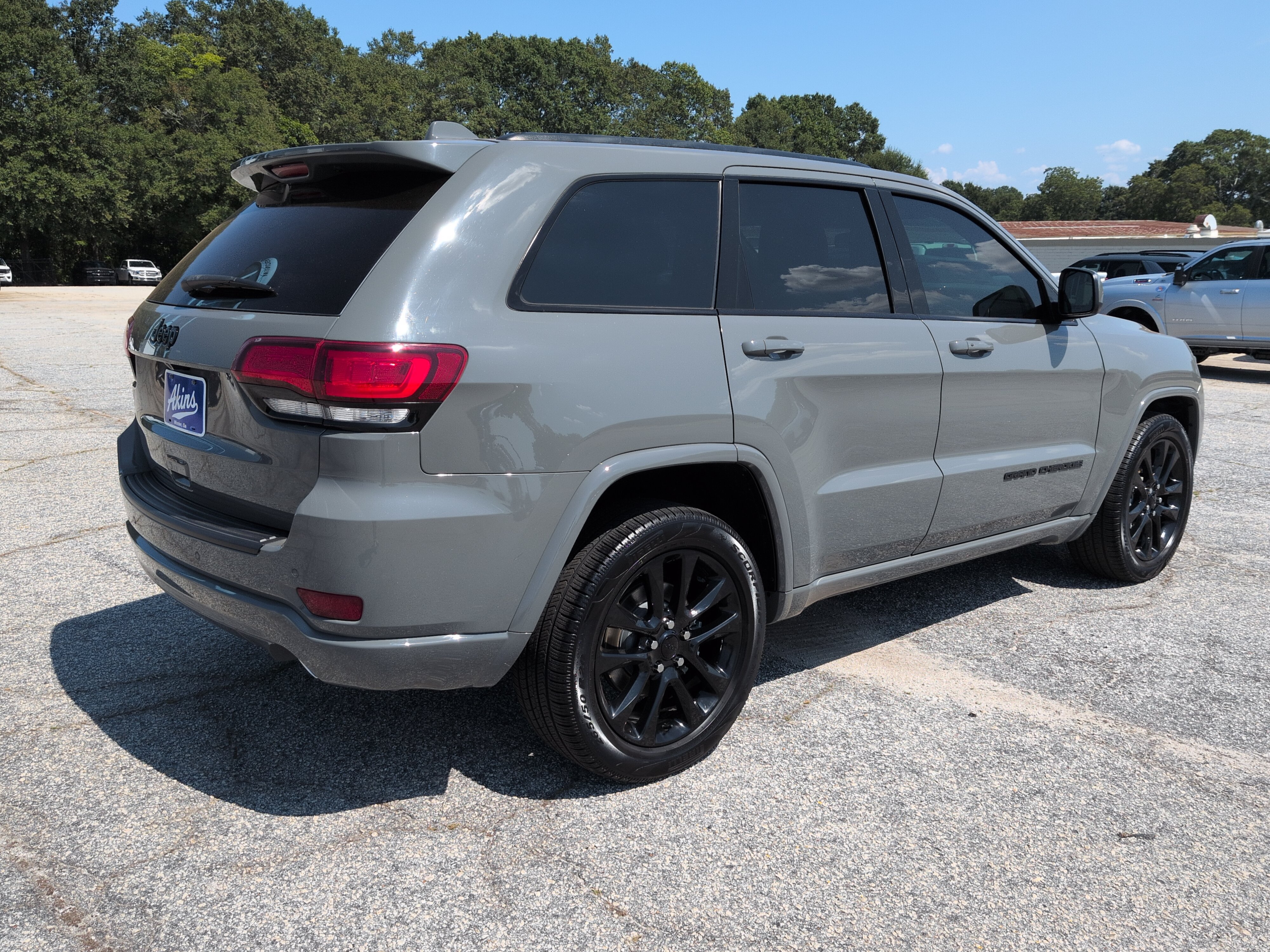 Used 2021 Jeep Grand Cherokee Laredo X RWD image 3