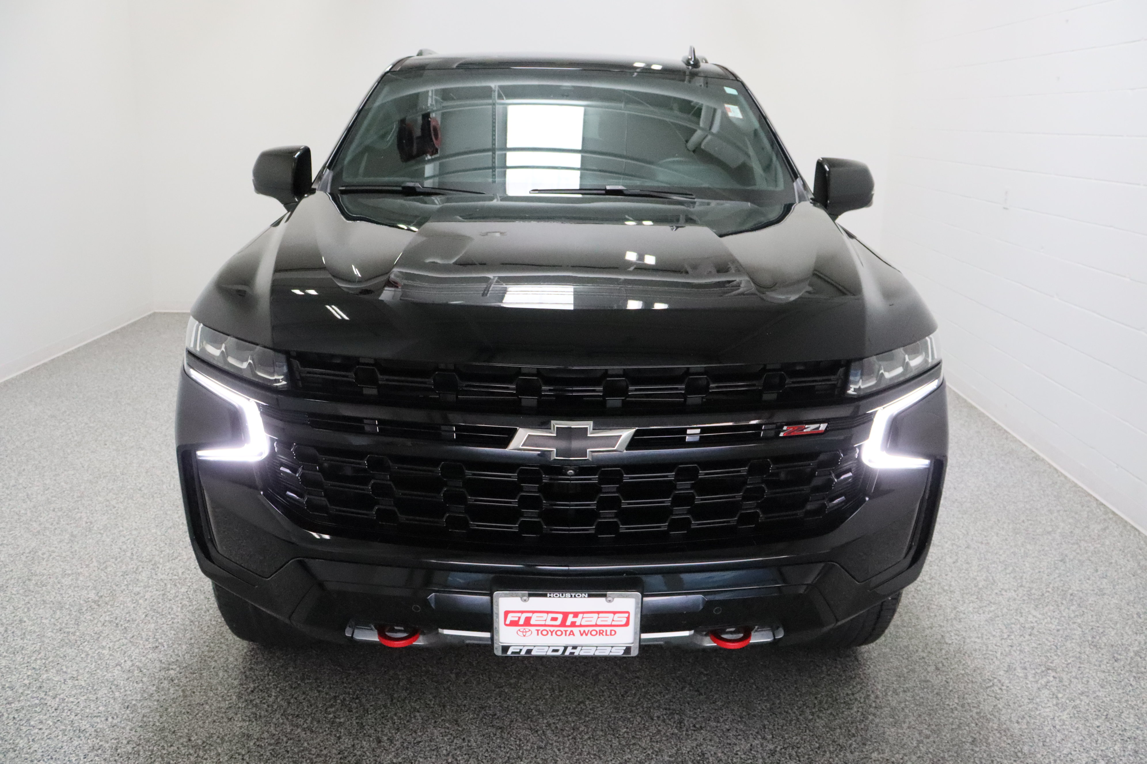 Used 2024 Chevrolet Tahoe Z71 w/ Z71 Off-Road Package AWD/4WD image 3