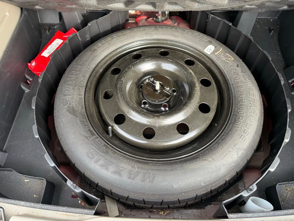 Used 2015 Lincoln MKX AWD w/ Equipment Group 102A image 30