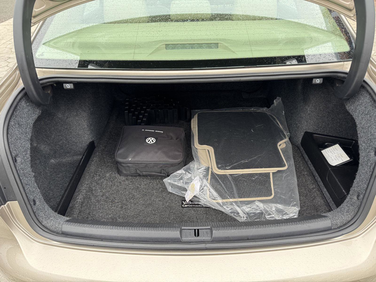 Used 2015 Volkswagen Passat TDI SEL Premium image 9