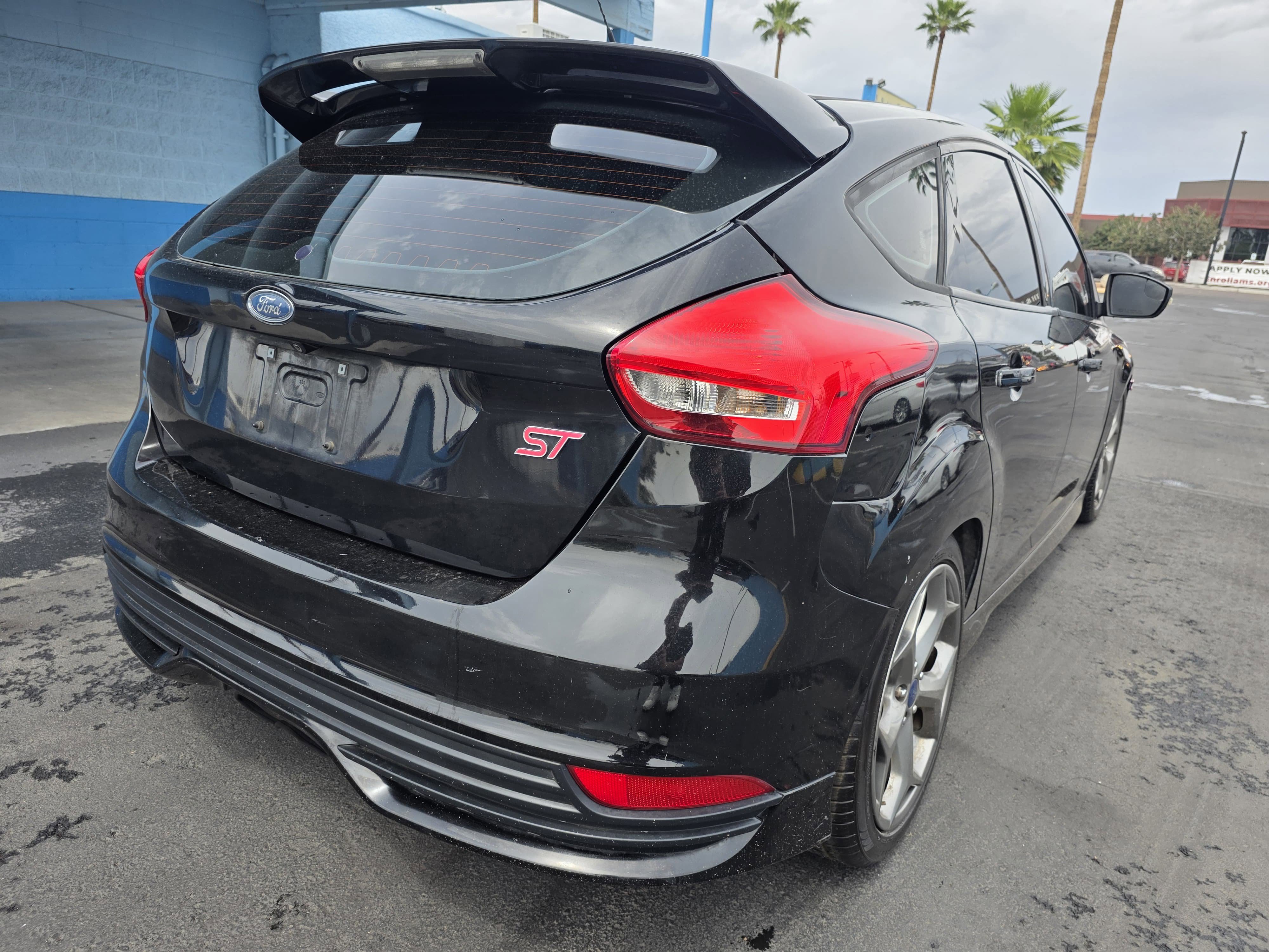 Used 2017 Ford Focus ST image 3
