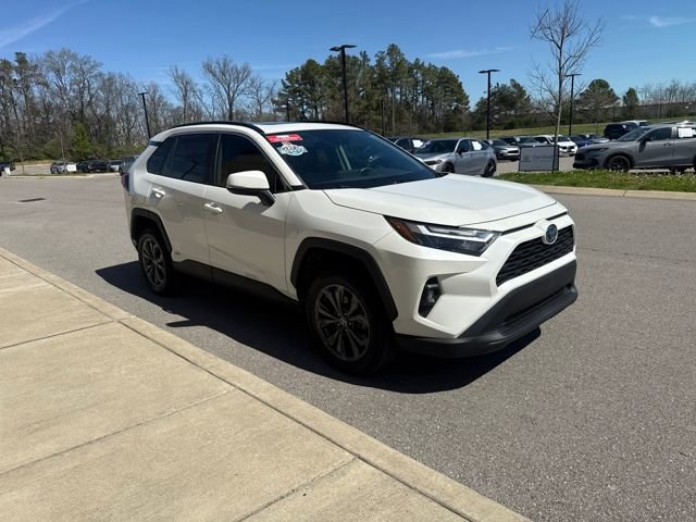 Used 2022 Toyota RAV4 XLE Premium AWD/4WD image 6