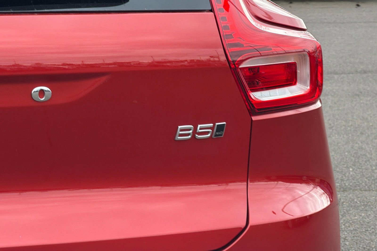 Used 2025 Volvo XC40 B5 Ultra w/ Climate Package image 28