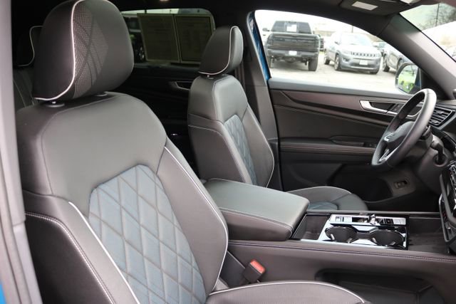 Used 2025 Volkswagen Atlas Cross Sport SEL Premium R-Line image 17