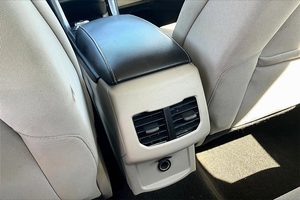 Used 2020 Ford Fusion SE w/ Fleet SE Value Package image 27