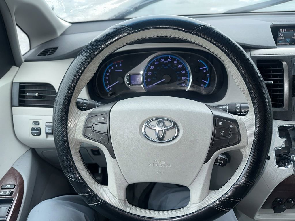 Used 2013 Toyota Sienna XLE image 31