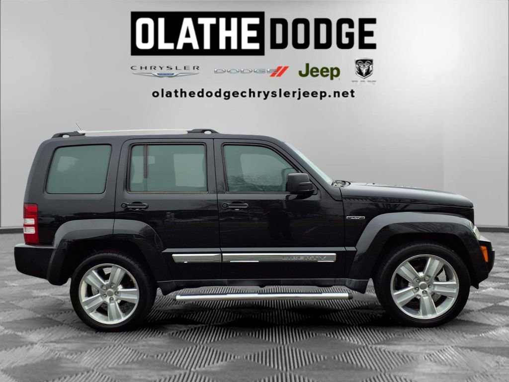 Used 2012 Jeep Liberty Limited Jet w/ Chrome Accents Group image 27