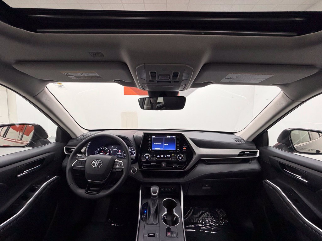 Used 2021 Toyota Highlander XLE FWD image 9
