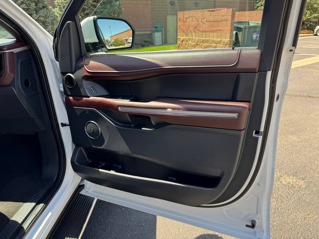 Used 2022 Ford Expedition Limited AWD/4WD image 32