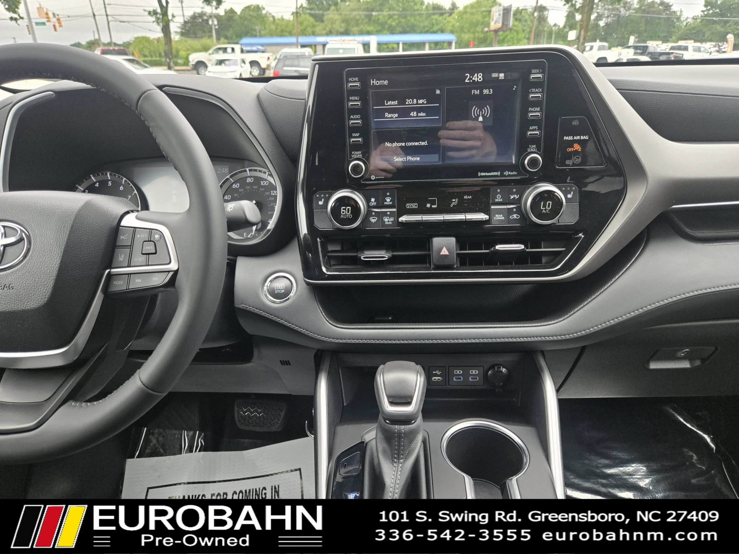 Used 2022 Toyota Highlander XLE AWD/4WD image 16