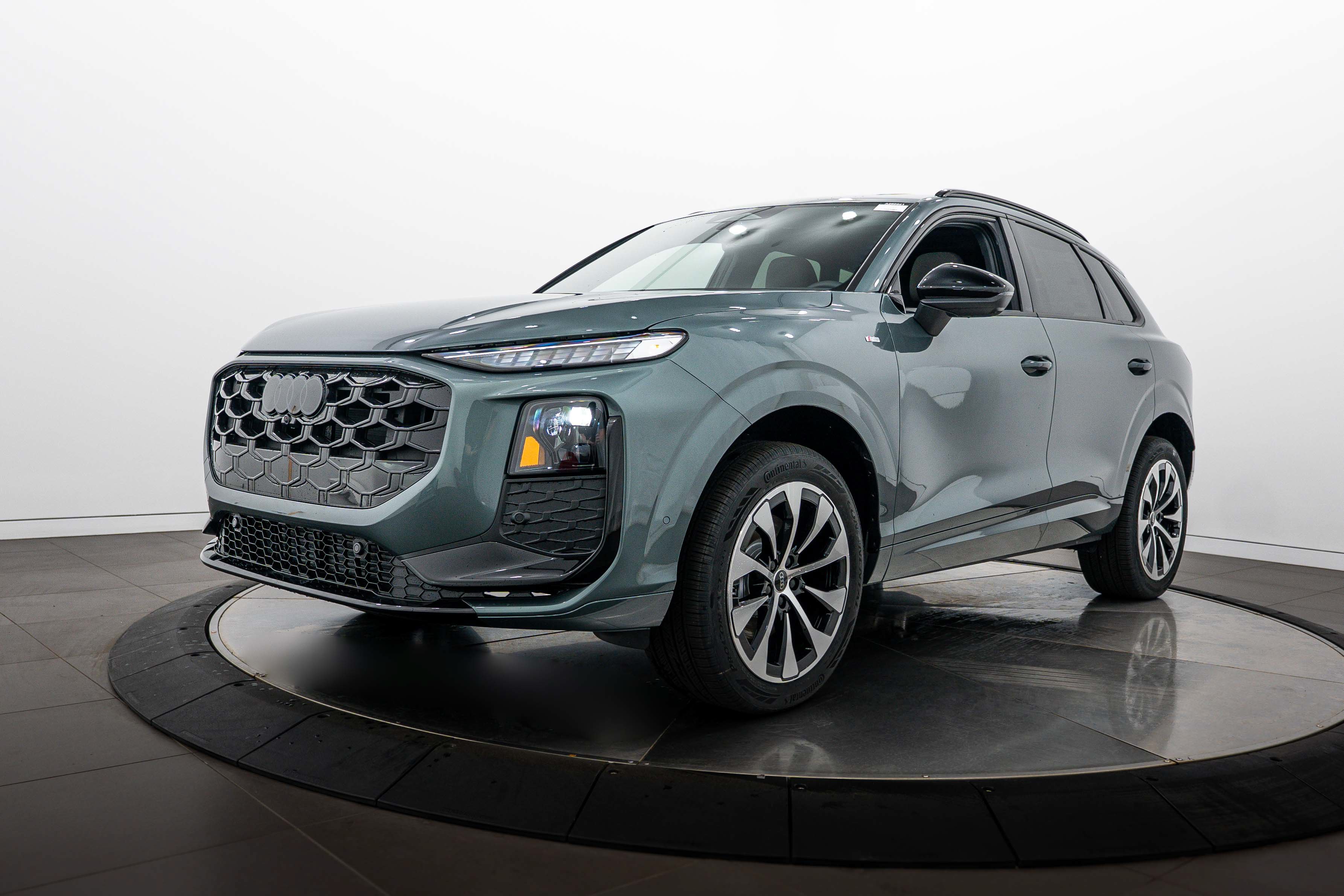 New 2026 Audi Q3 quattro 2.0T AWD/4WD image 7