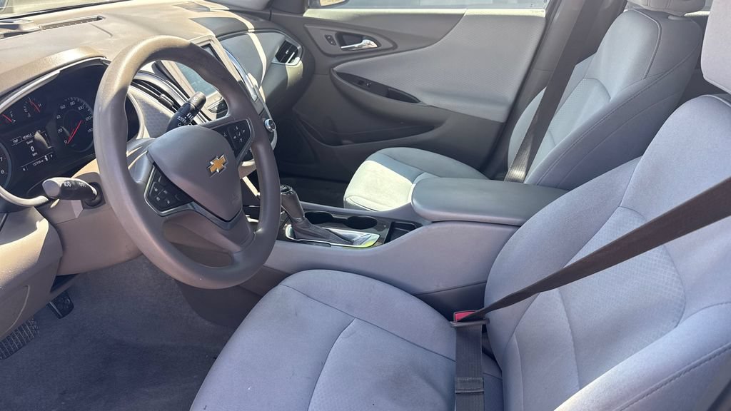 Used 2018 Chevrolet Malibu LS w/ LPO, Convenience Package 1 FWD image 9