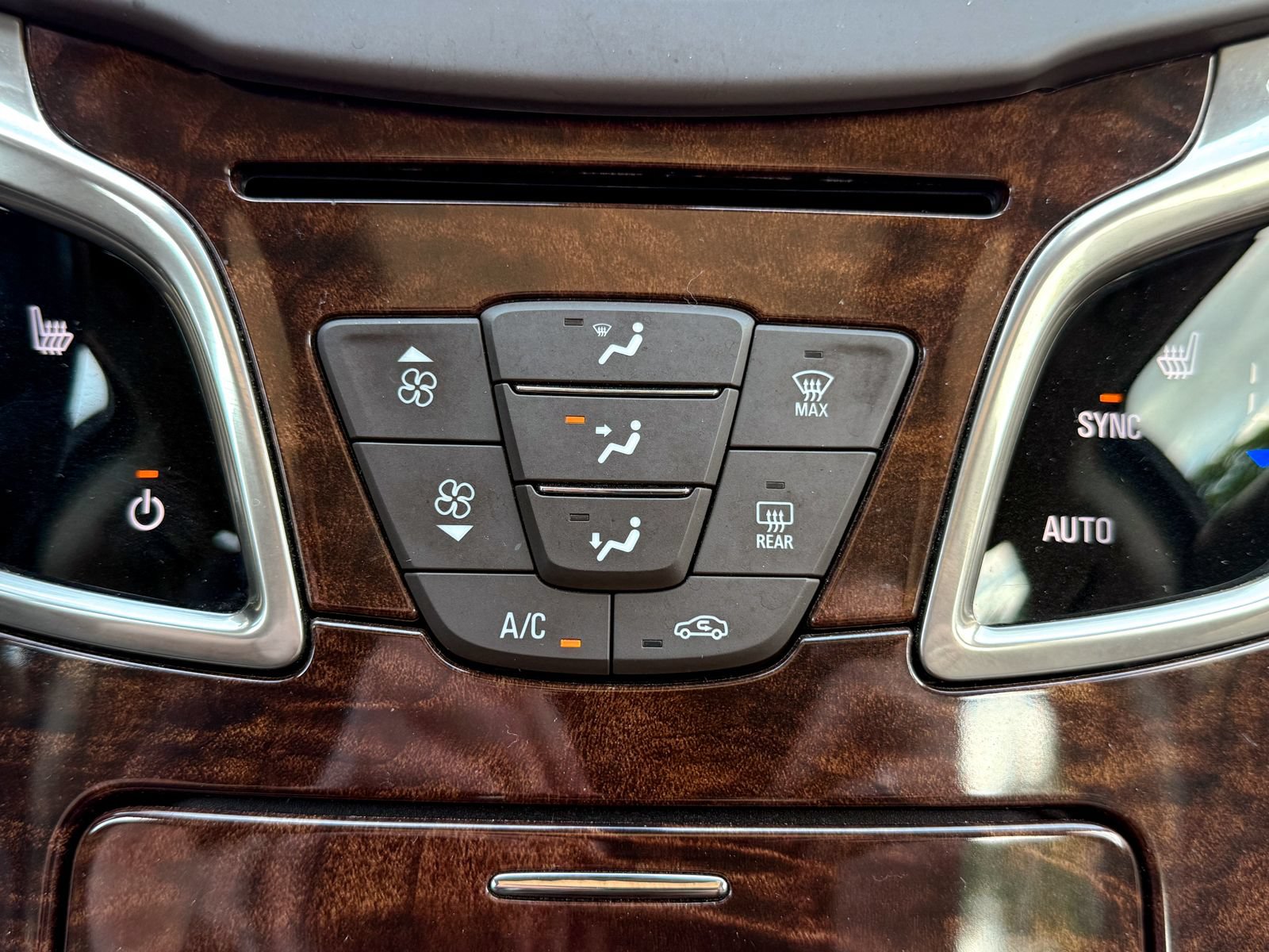 Used 2014 Buick LaCrosse Leather FWD image 30