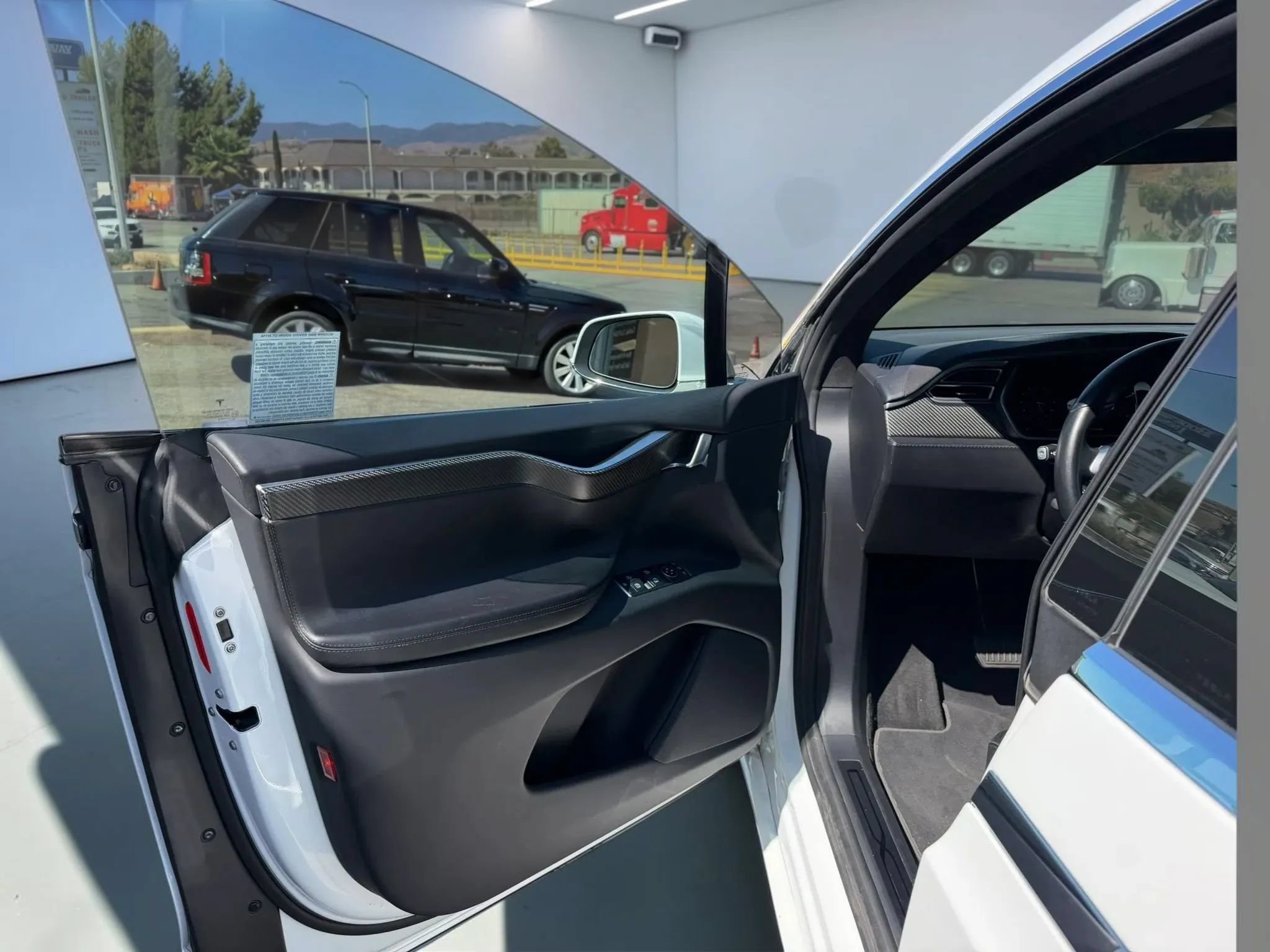 Used 2017 Tesla Model X 75D AWD/4WD image 9