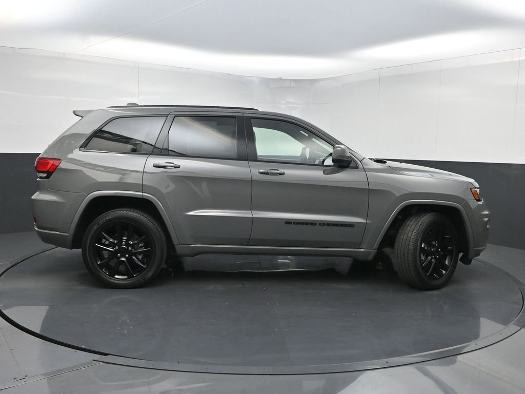 Used 2022 Jeep Grand Cherokee Laredo X RWD image 42