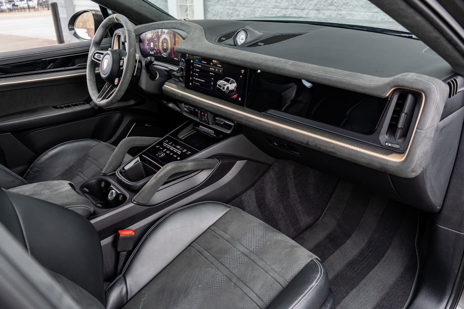 Used 2024 Porsche Cayenne Turbo GT AWD/4WD image 2