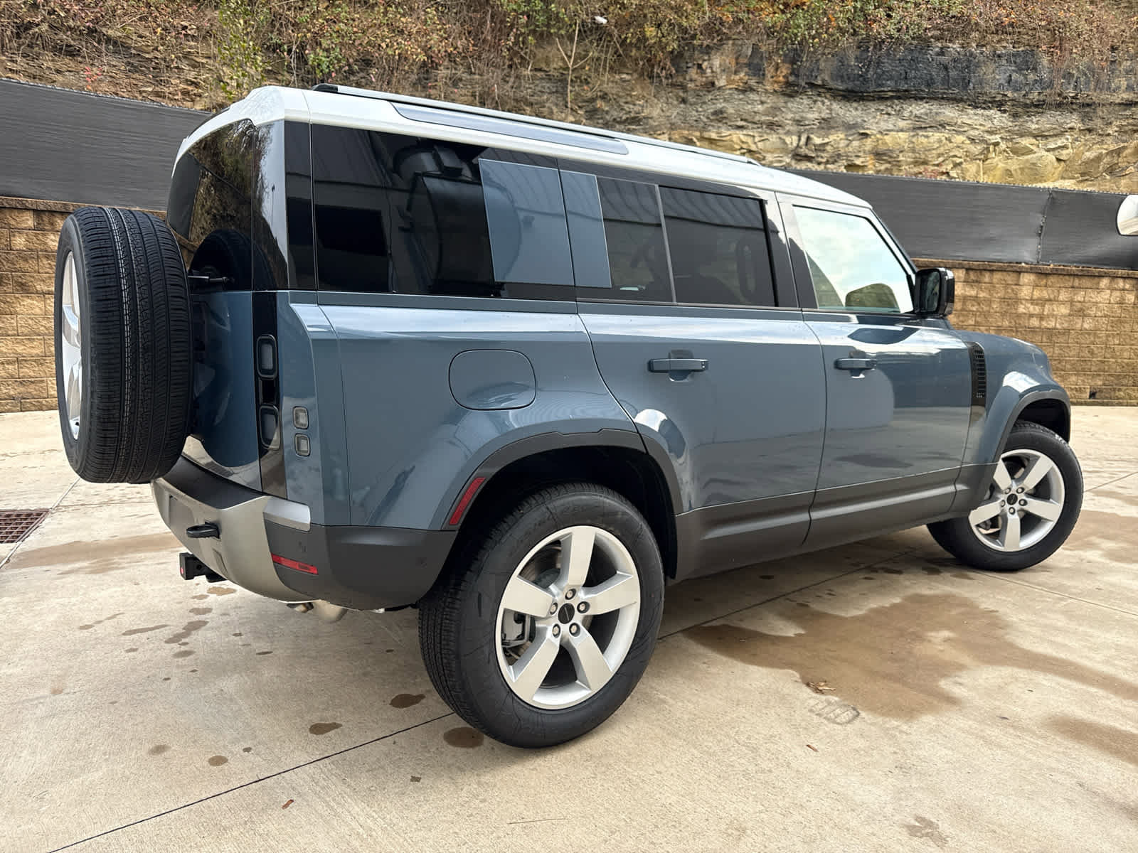 Used 2026 Land Rover Defender 110 S image 3