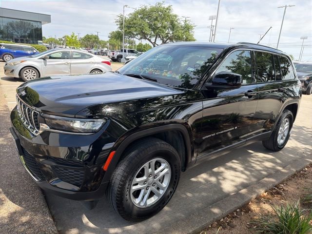 Used 2024 Jeep Grand Cherokee Laredo RWD image 1