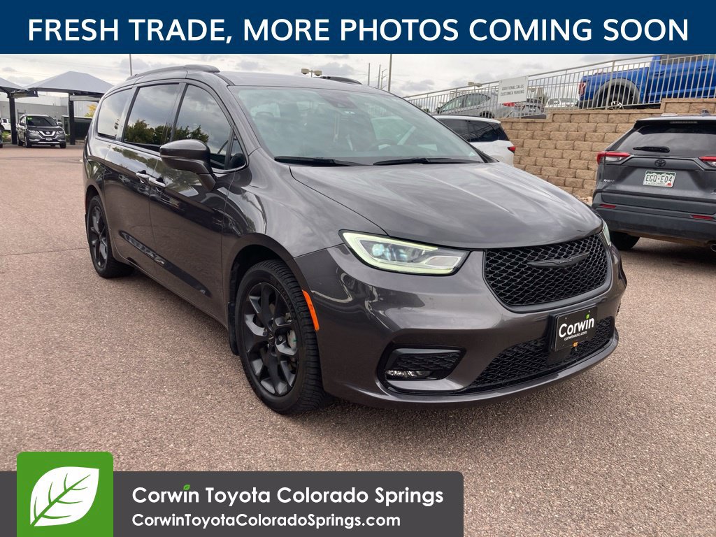 Used 2021 Chrysler Pacifica Limited w/ Uconnect Theater Family Group