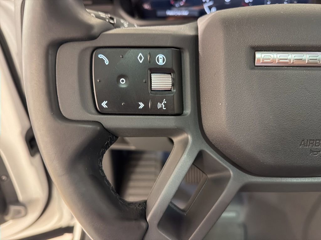 Used 2024 Land Rover Defender 130 X-Dynamic SE image 12