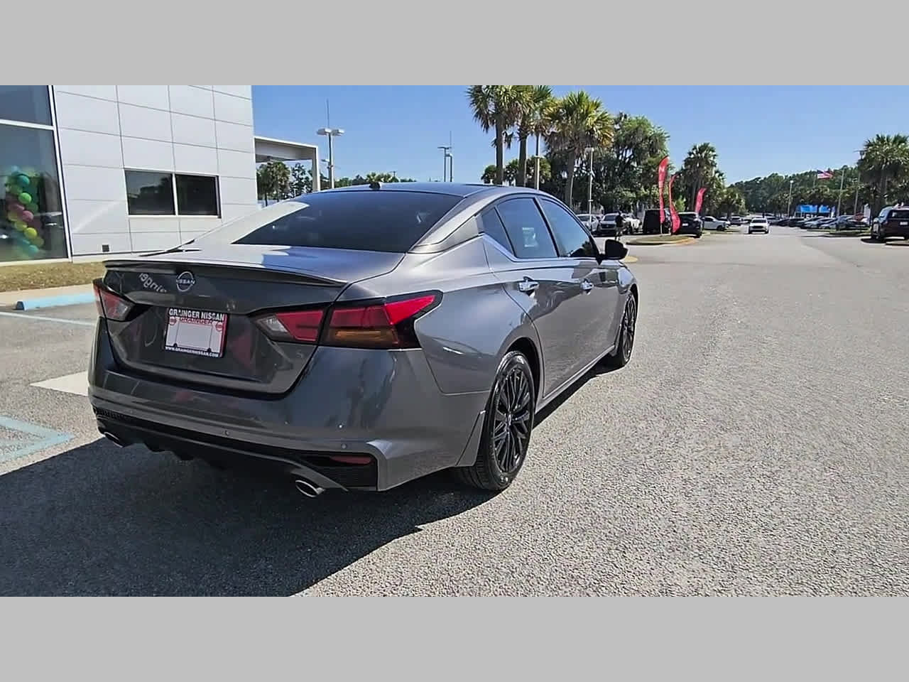 Used 2025 Nissan Altima 2.5 SV w/ SV Special Edition Package FWD image 32