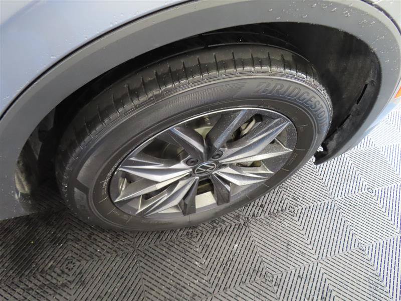Used 2023 Volkswagen Tiguan SE FWD image 9