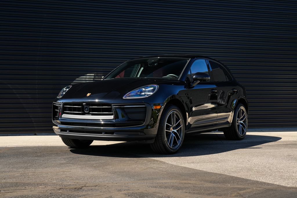 Certified 2026 Porsche Macan AWD/4WD image 1