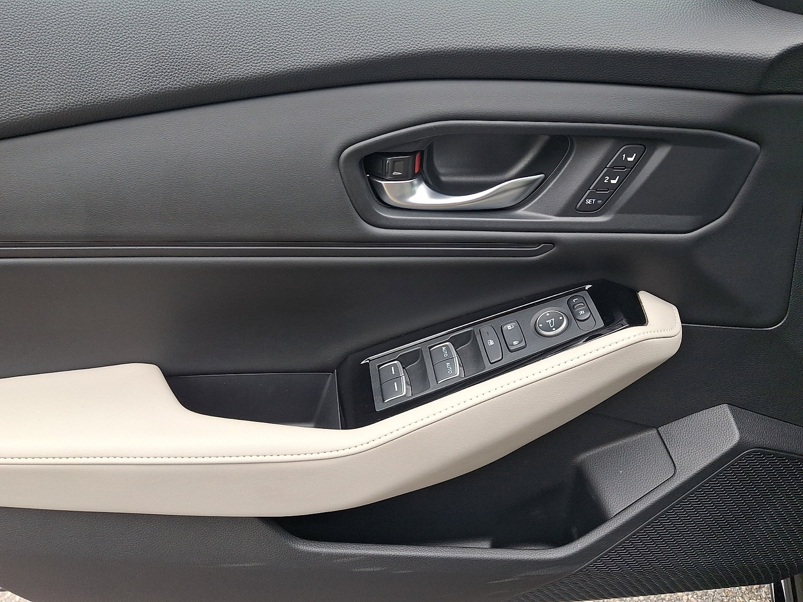 Used 2023 Honda Accord Touring image 12
