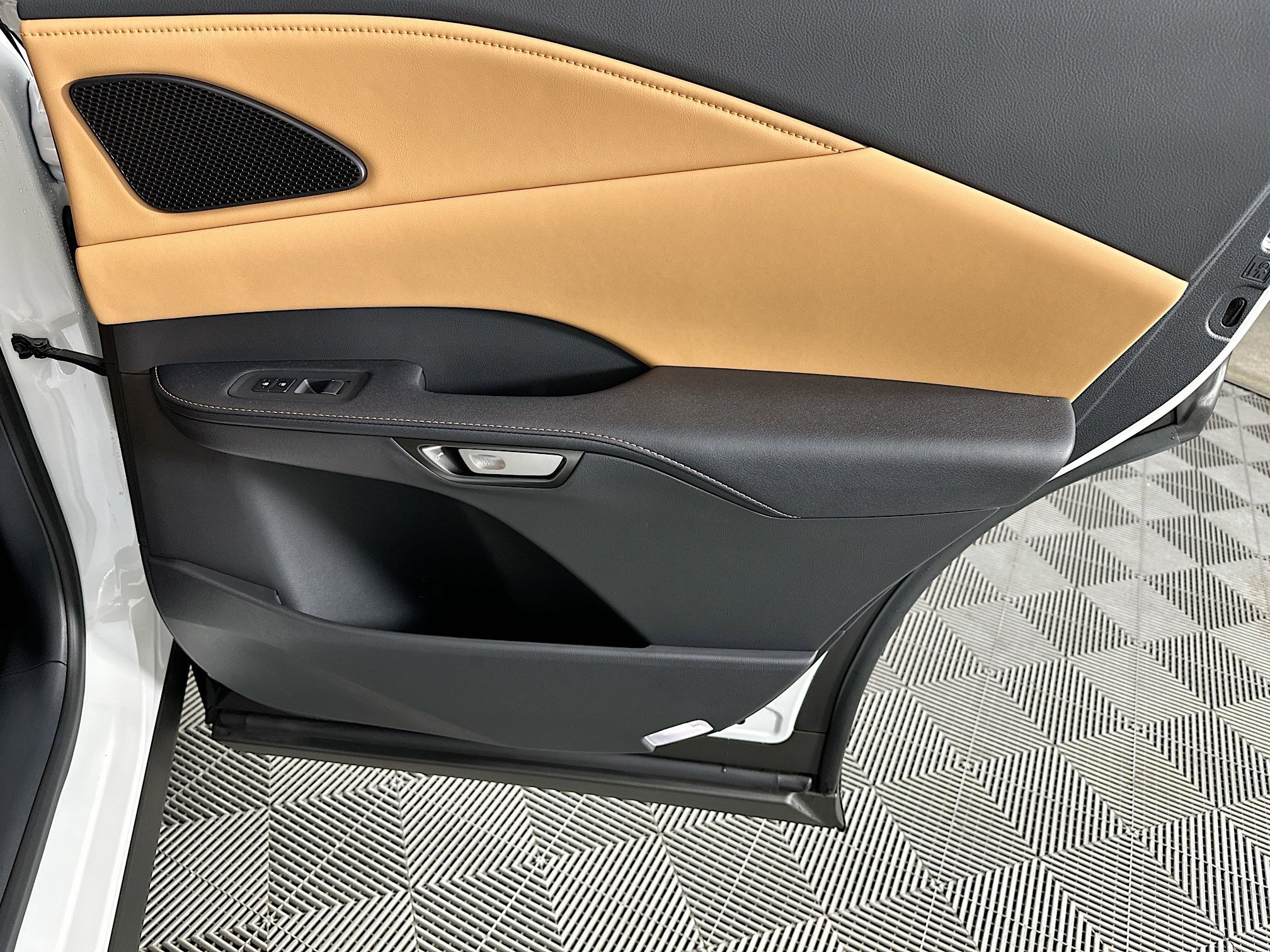 New 2026 Lexus RX 450h AWD image 30